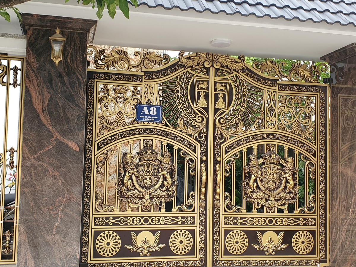 Nhiều căn biệt thự đã đề biển “Khu biệt thự Bảo Quân, phường Liên Bảo”.