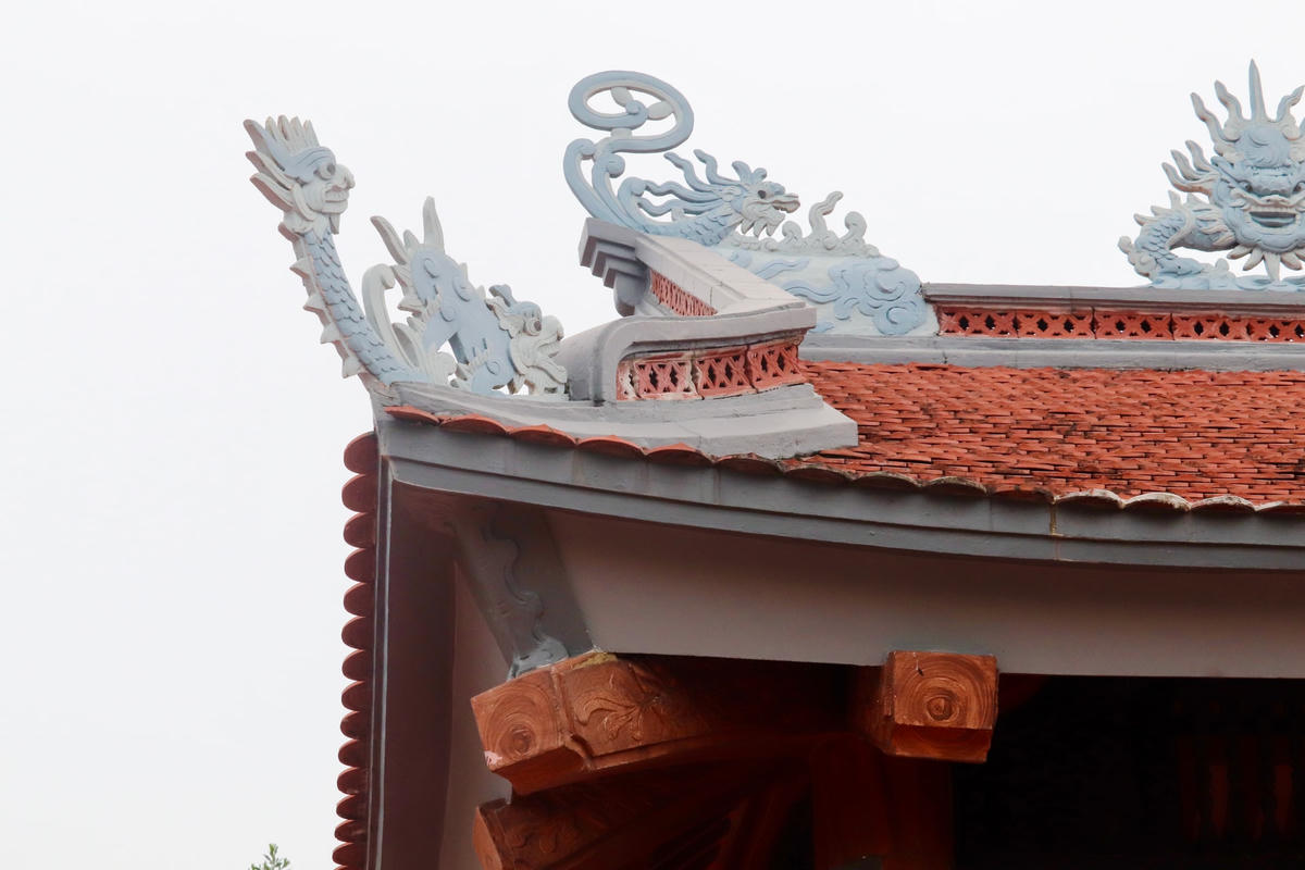 Nhiều hoạ tiết được xây dựng tỉ mỉ ngay tại đền chính của đền tưởng niệm.