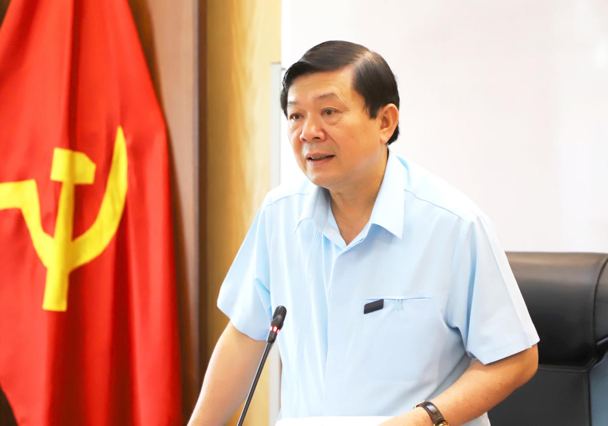 Phó Chủ tịch UBTƯ MTTQ Việt Nam Nguyễn Hữu Dũng phát biểu tại Hội nghị.