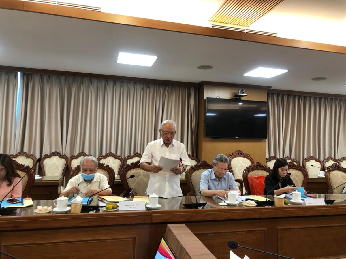 Các đại biểu đóng góp ý kiến.