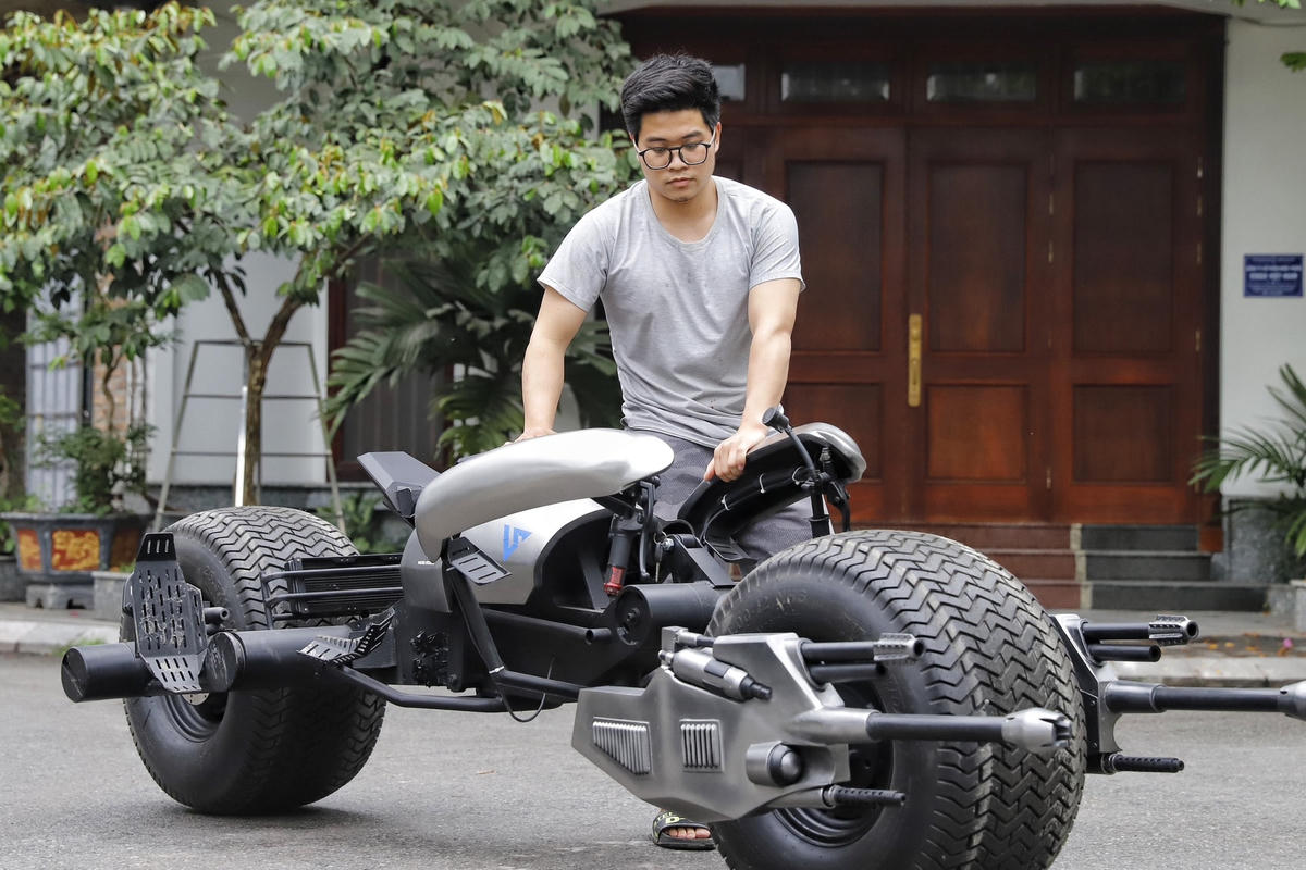 Tốt nghiệp Đại học Kiến trúc Hà Nội, Nguyễn Đức Chung với niềm đam mê chế tạo xe theo phong cách của người hùng Batman trong phim The Dark Knight.