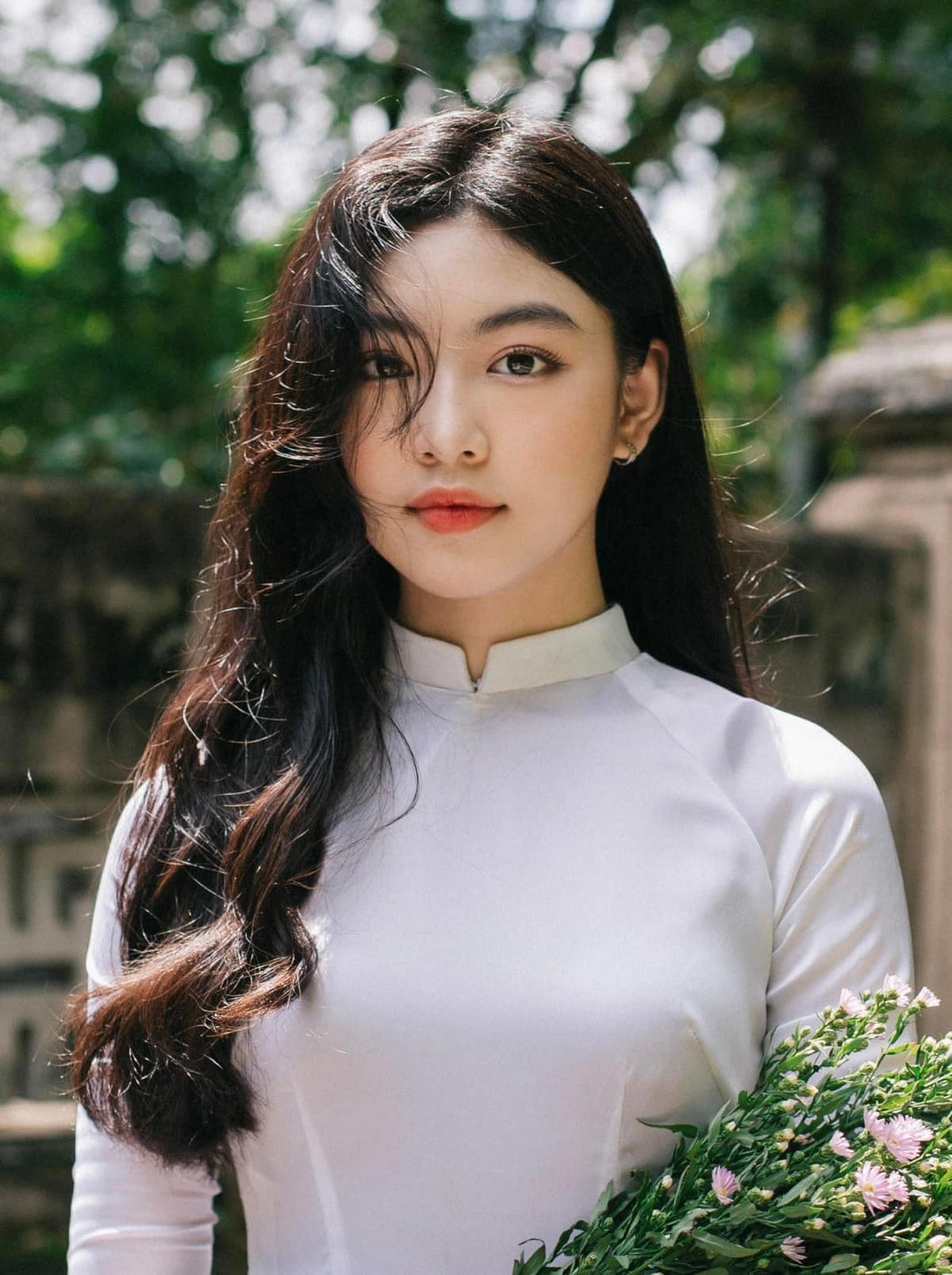 Lọ Lem - Hạt Dẻ: Hai ái nữ nhà MC Quyền Linh vừa xinh đẹp vừa học giỏi 