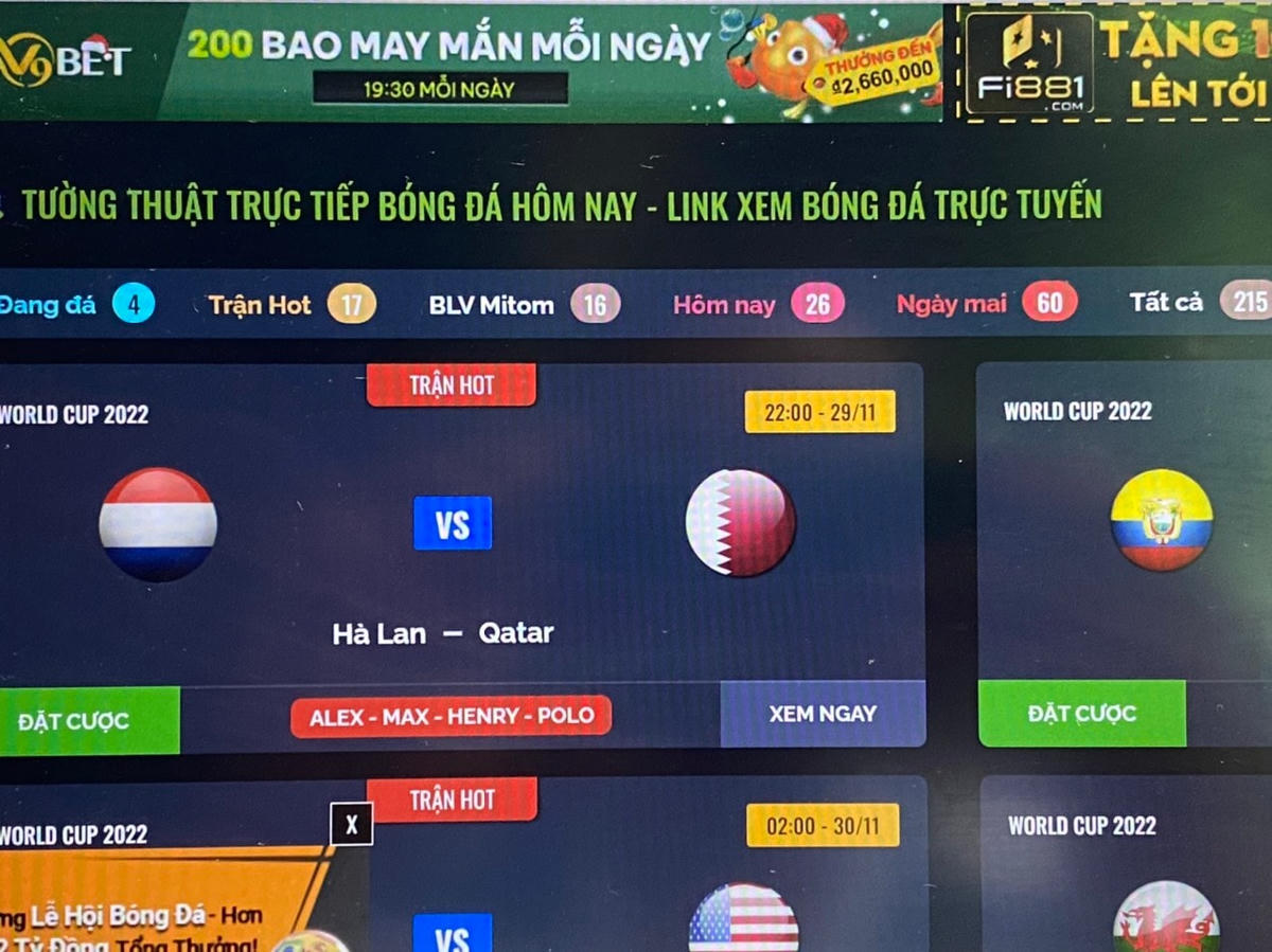 Một trang web phát bóng đá lậu kèm quảng cáo cá cược.