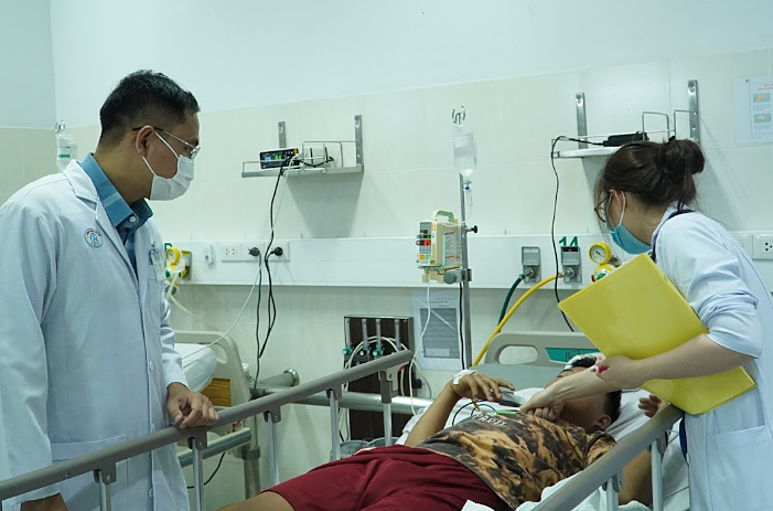 Bệnh nhân bị ngộ độc botulinum được điều trị hỗ trợ bằng thở máy tại TPHCM. Ảnh: TL.