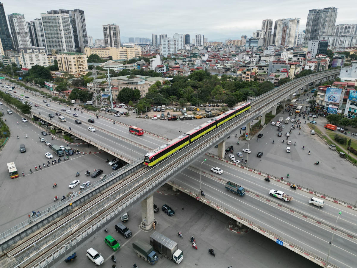 Xây dựng dứt điểm lần lượt từng tuyến metro nhằm mang lại hiệu quả thực tiễn. Ảnh: Quang Vinh.