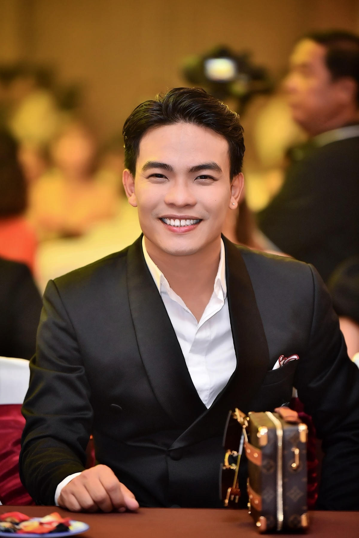 Nhạc sĩ Dương Trường Giang nói việc các nghệ sĩ ngang nhiên vi phạm bản quyền là vấn đề thuộc về đạo đức, tư cách làm nghề.