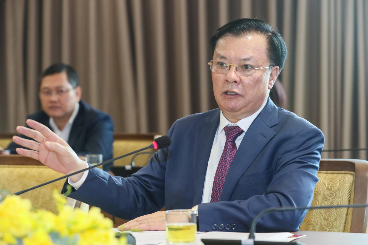 Bí thư Thành ủy Hà Nội Đinh Tiến Dũng phát biểu tại buổi tiếp. Ảnh: Quang Vinh.