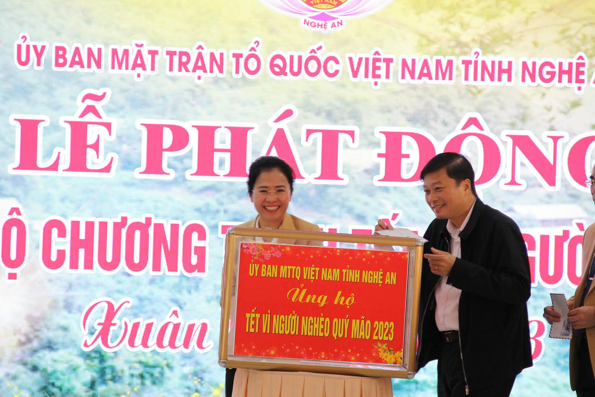 Tham gia hưởng ứng Thư của Bí thư Tỉnh ủy kêu gọi ủng hộ, giúp đỡ người nghèo đón Tết Quý Mão 2023.