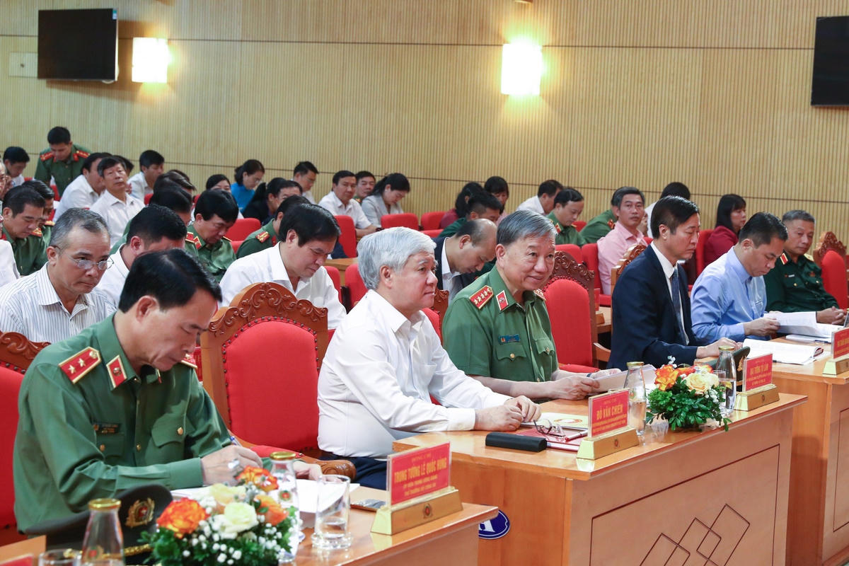 Ủy viên Bộ Chính trị, Bộ trưởng Bộ Công an Tô Lâm và Bí thư Trung ương Đảng, Chủ tịch UBTƯ MTTQ Việt Nam Đỗ Văn Chiến dự Hội nghị.