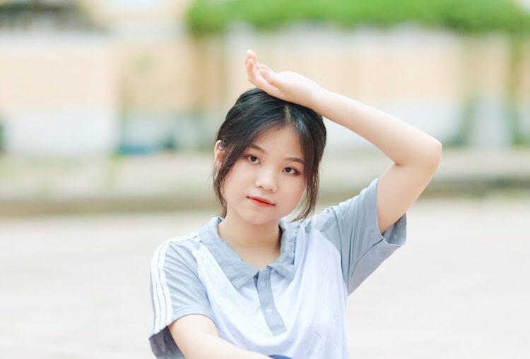 Em Bùi Thị Ngọc Huyền, học sinh đạt điểm cao nhất khối D01 của trường.