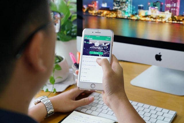 Cần đa dạng kênh thanh toán học phí trực tuyến.