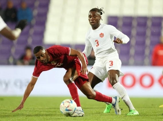 Đội tuyển Canada thi đấu với thế trận áp đảo trước đội tuyển Qatar.