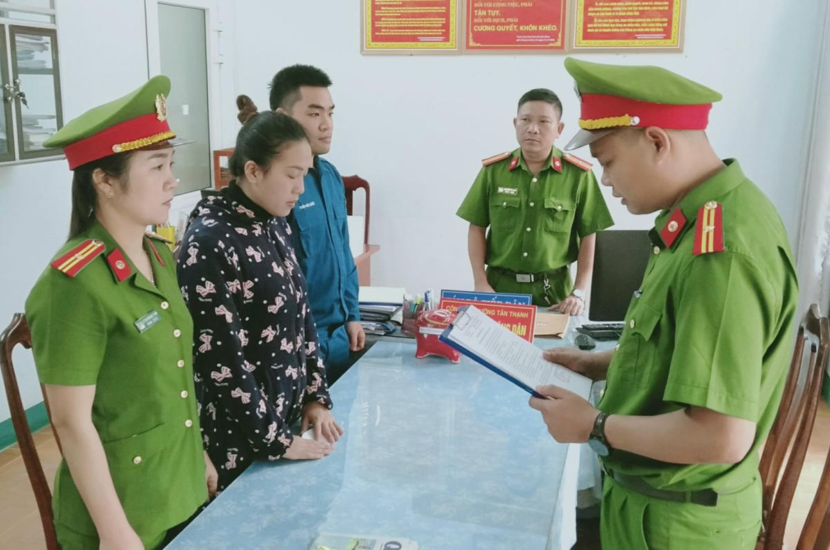 Đối tượng Đinh Thị Tiến.