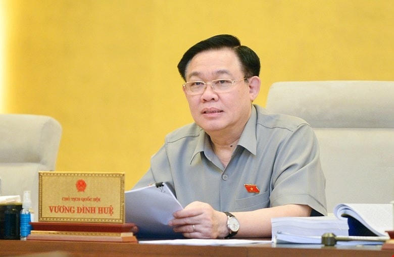Chủ tịch Quốc hội Vương Đình Huệ phát biểu tại phiên họp.
