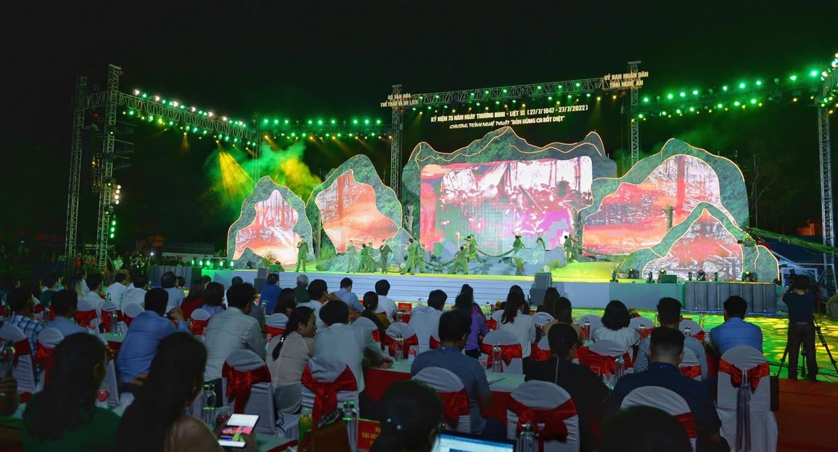 Chương trình nghệ thuật "Bản hùng ca bất diệt” kỷ niệm 75 năm ngày Thương binh liệt sĩ.