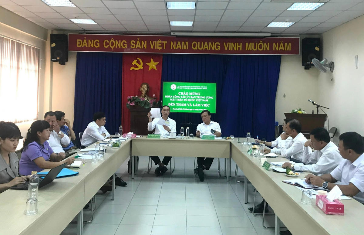 Quang cảnh buổi làm việc.