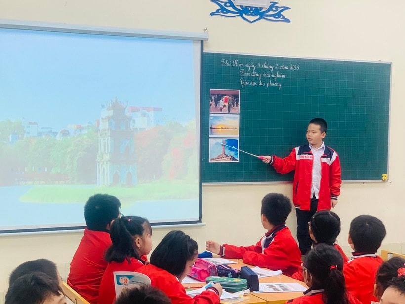 Học sinh Trường Tiểu học Hoàng Diệu (Hà Nội) trong tiết giáo dục địa phương. Ảnh: Đ. Chung.