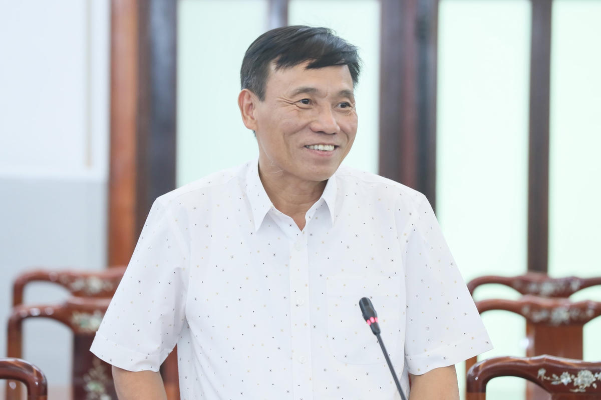 Ông Trần Đức Trường - Phó Chủ tịch Ủy ban MTTQ tỉnh Hòa Bình phát biểu tại Hội nghị.