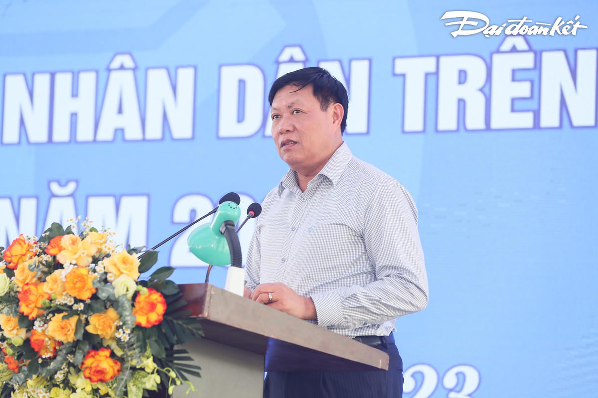 Thứ trưởng Bộ Y tế Đỗ Xuân Tuyên đề nghị TP Hà Nội khẩn trương hoàn thiện cơ sở dữ liệu hồ sơ sức khỏe điện tử cho người dân và cập nhật vào hệ thống dữ liệu quốc gia theo Đề án 06 của Chính phủ.
