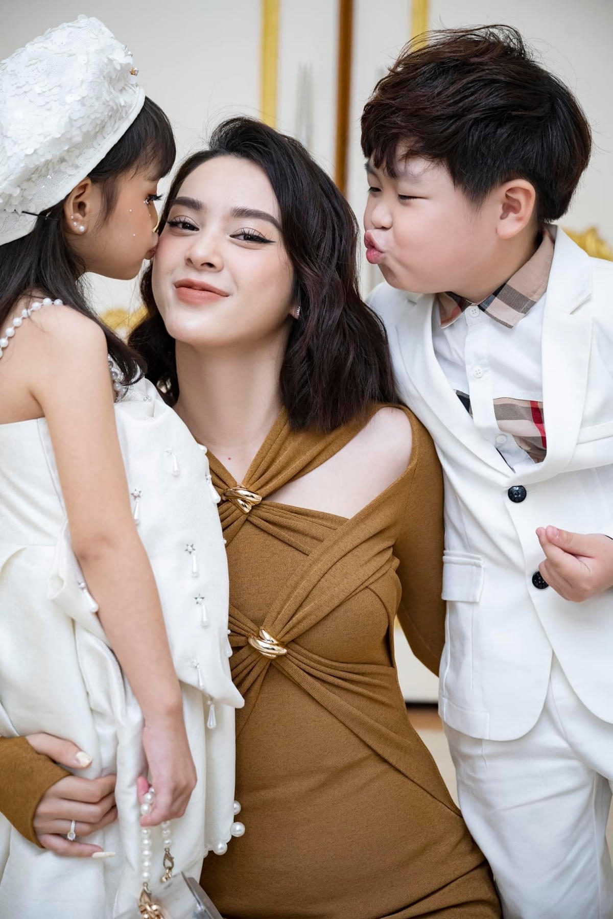 "Nữ hoàng lookbook" sẽ là thế hệ kế cận thay thế diễn viên gạo cội: Hồng Diễm, Lan Phương.