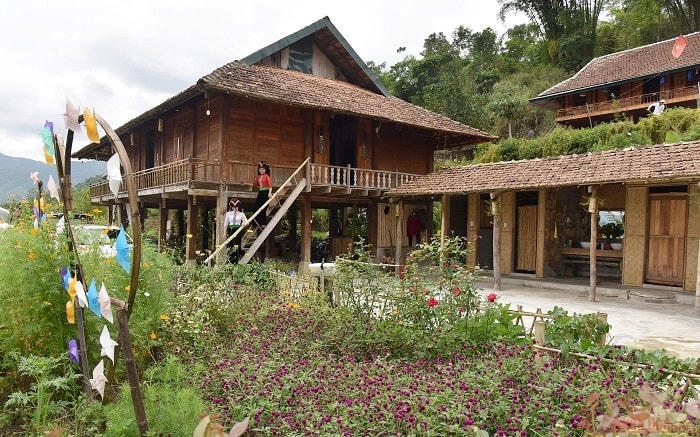 Bản Che Căn, xã Mường Phăng.