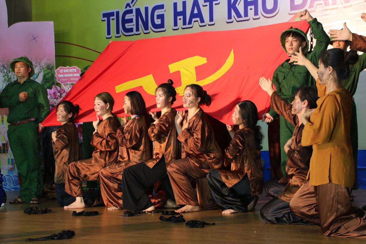 Các tiết mục được những nghệ sĩ không chuyên dàn dựng công phu.