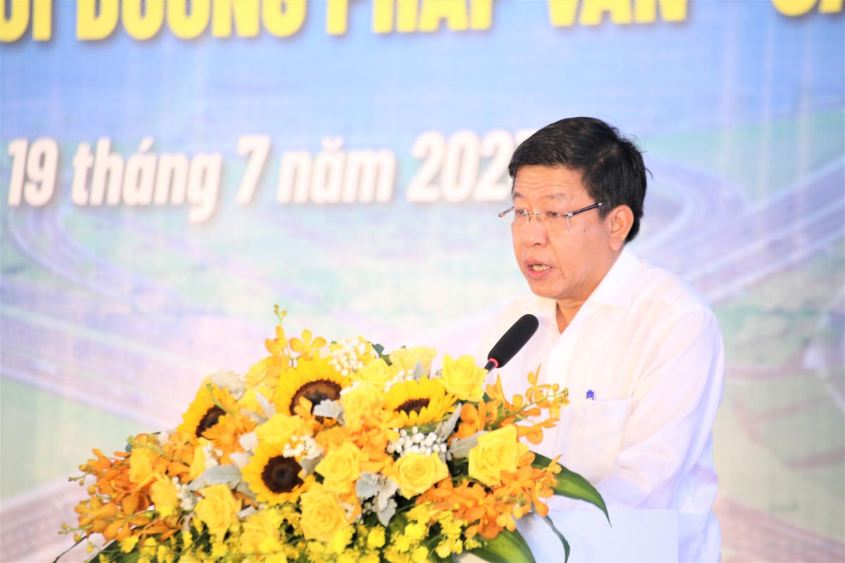 Phó Chủ tịch UBND TP Hà Nội Dương Đức Tuấn phát biểu tại Lễ khởi công.