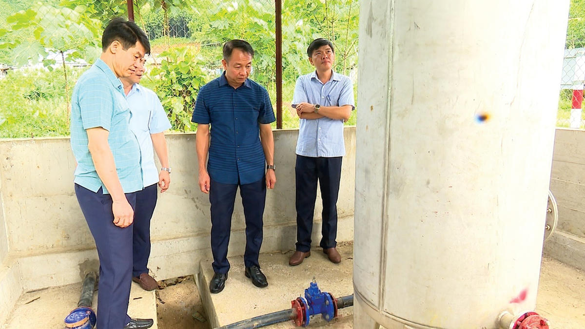 Hội đồng nhân dân và Ủy ban MTTQ tỉnh Yên Bái giám sát công trình nước sạch tại huyện Yên Bình.