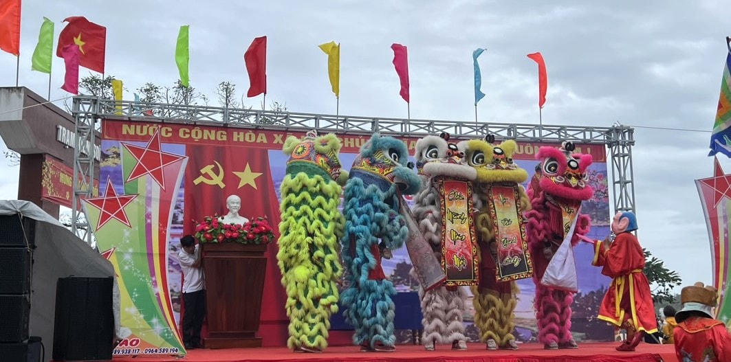 Một tiết mục múa lân.