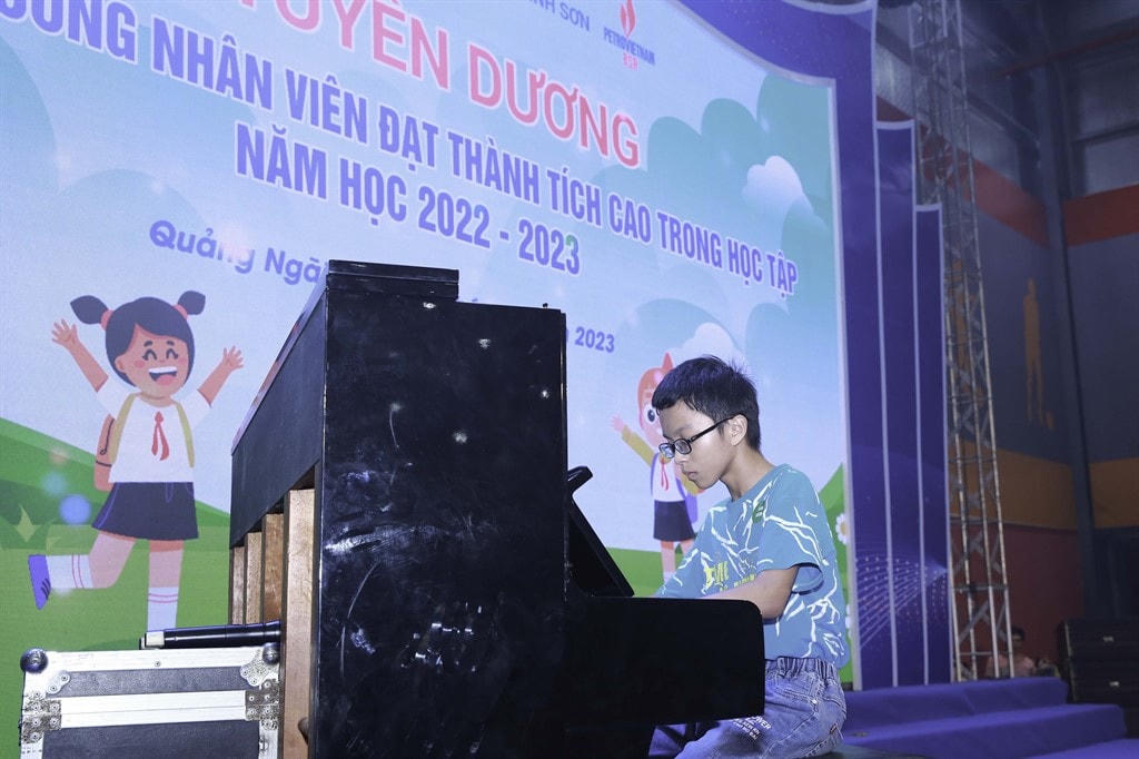 BSR tổ chức khen thưởng cho con em cán bộ công nhân viên