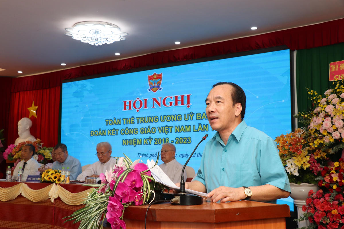 Phó Chủ tịch Ngô Sách Thực phát biểu tại Hội nghị.