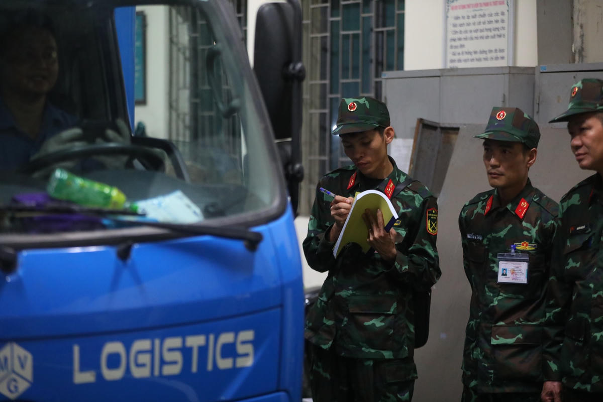 Tại TP HCM có 5 trung tâm đăng kiểm được tăng cường kiểm định viên xe cơ giới quân sự gồm: 5006V, 5008D, 5012D, 6002S, 6003S với 11 kiểm định viên.