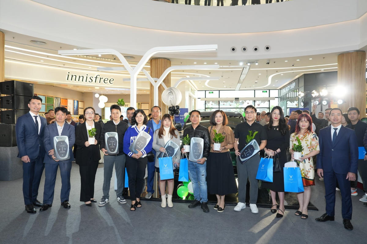 Vinfast chính thức bàn giao xe VF9 cho khách hàng