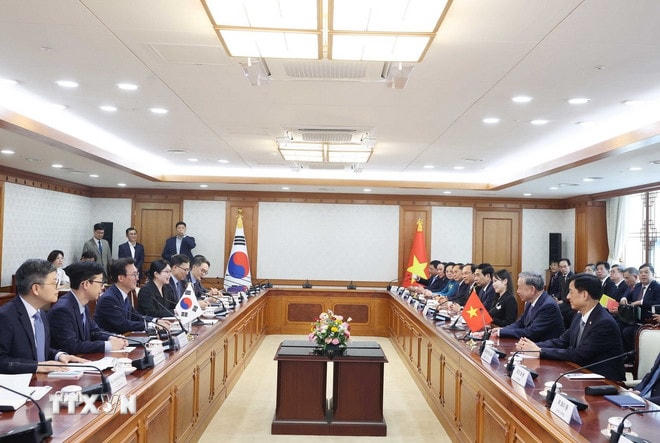 Tổng Bí thư Tô Lâm hội kiến Thủ tướng Hàn Quốc Kim Min Seok. (Ảnh: Thống Nhất/TTXVN) ttxvn-tong-bi-thu-to-lam-hoi-kien-thu-tuong-han-quoc-3.jpg