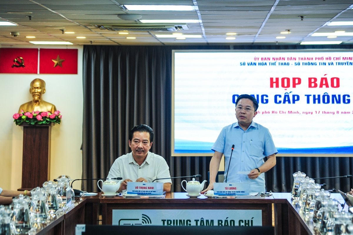 Ông Từ Lương, Phó Giám đốc Sở Thông tin Truyền thông TP HCM phát biểu tại buổi họp báo. Ảnh: T.Hoàng.