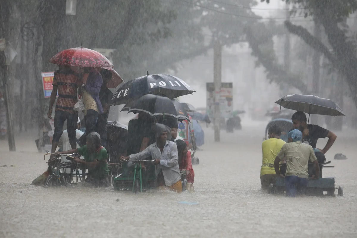 Bộ Quản lý và Cứu trợ Thiên tai Bangladesh cho biết 450 nhà trú ẩn đã được thiết lập ở quận Sylhet.