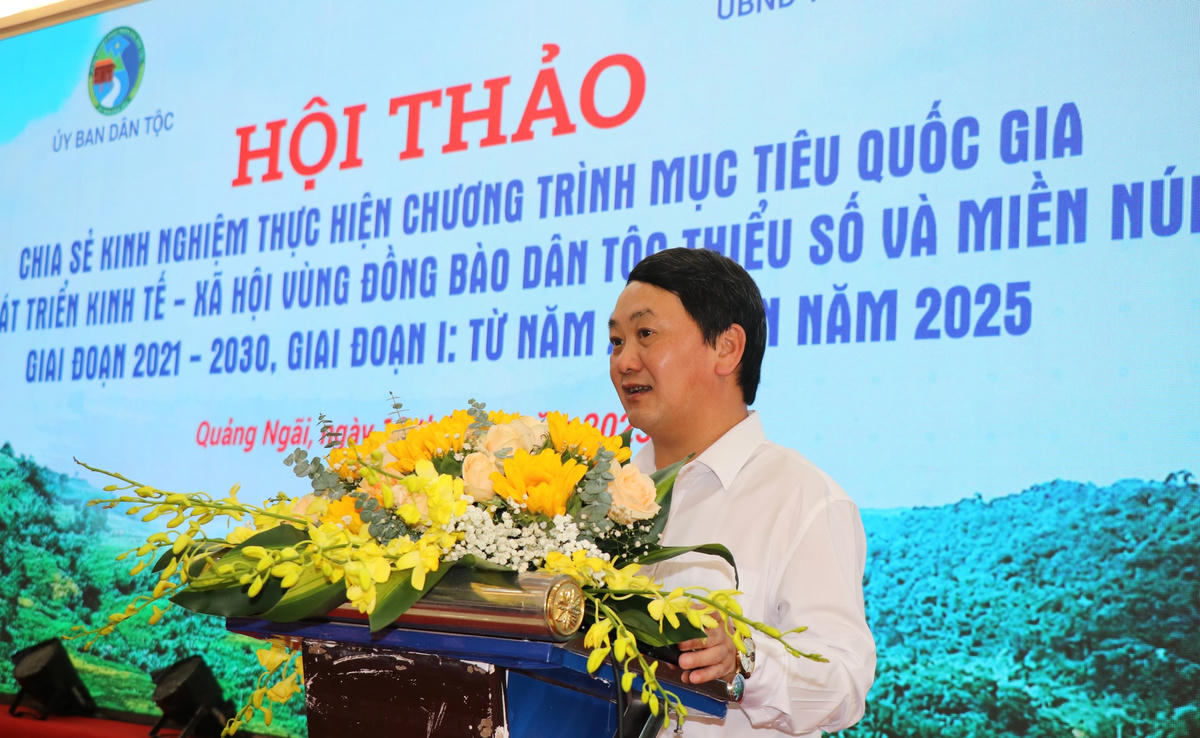 Ông Hầu A Lềnh, Ủy viên Trung ương Đảng, Bộ trưởng, Chủ nhiệm Ủy ban Dân tộc phát biểu chỉ đạo.