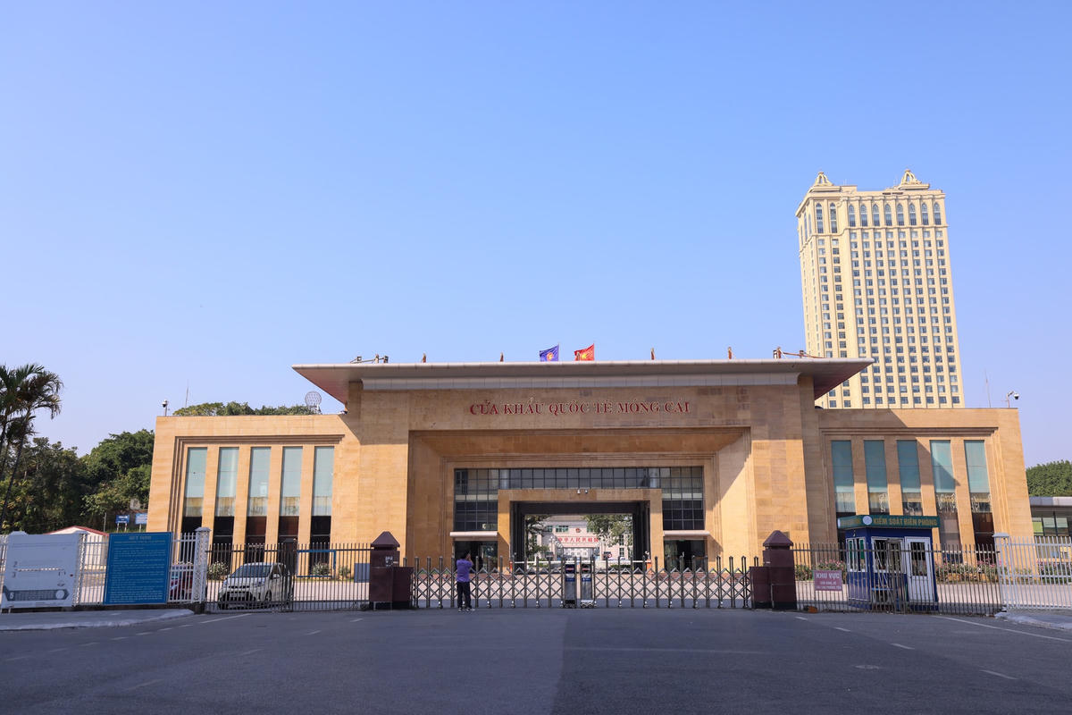 Quảng Ninh đang chuẩn bị nhân lực, vật lực tốt nhất để đón tiếp du khách chu đáo và tạo thuận lợi tối đa trong việc thông quan hàng hóa khi phía Trung Quốc mở cửa trở lại.
