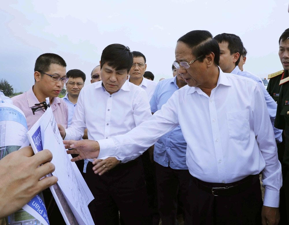 Phó Thủ tướng Lê Văn Thành kiểm tra và làm việc về quy hoạch Cảng Hàng không Quốc tế Nội Bài (Hà Nội, 21/9/2022). (Ảnh: An Đăng/TTXVN).