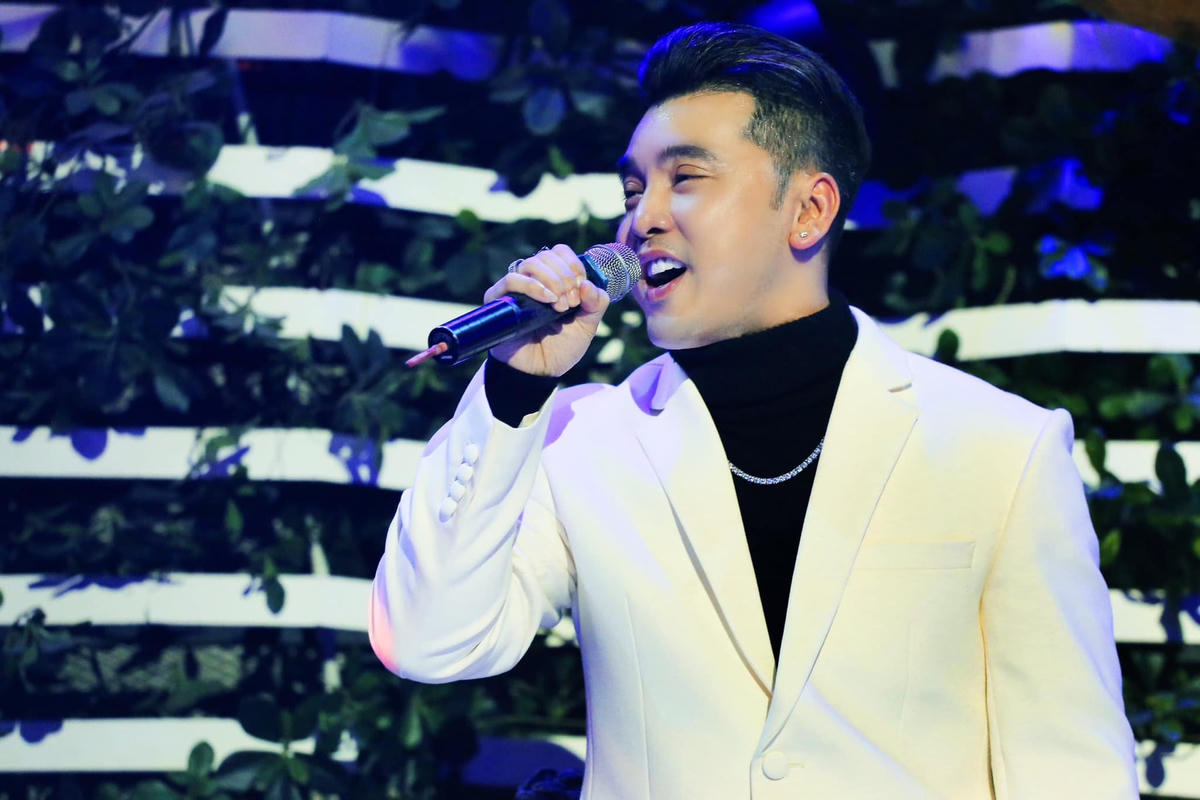 Nam ca sĩ trở lại ca hát sau chấn thương nhưng không đủ điều kiện để theo đuổi. 