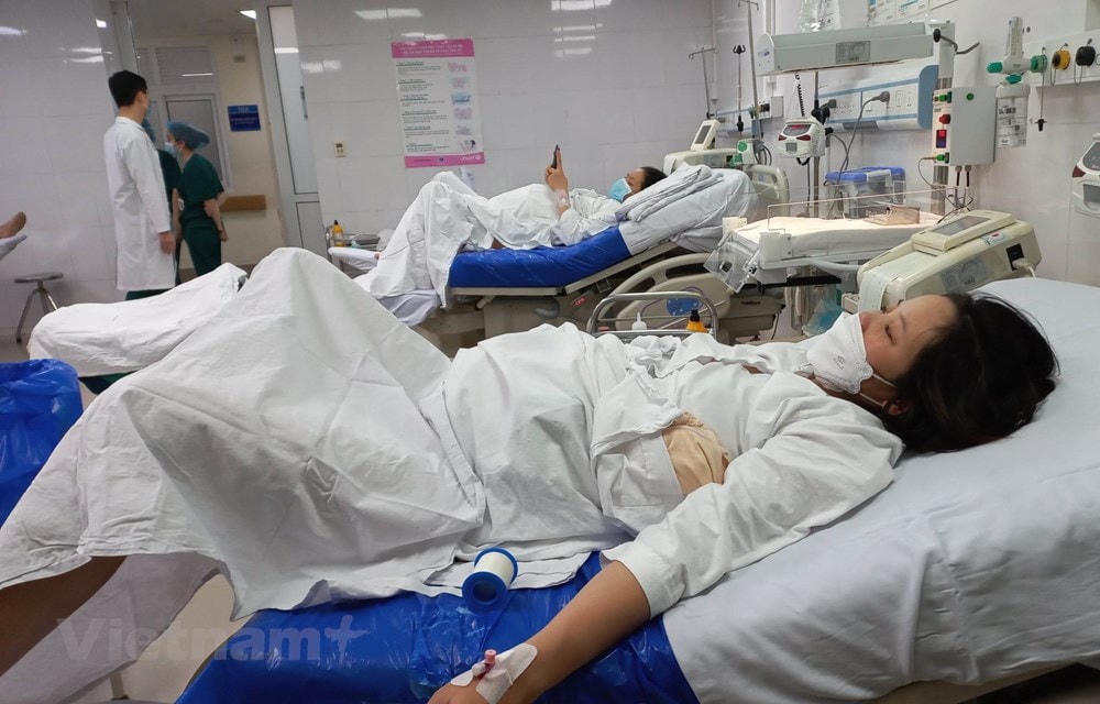 Vào thời điểm chuyển giao sang năm mới có 12 sản phụ chuyển dạ, chờ sinh. (Ảnh: T.G/Vietnam+).