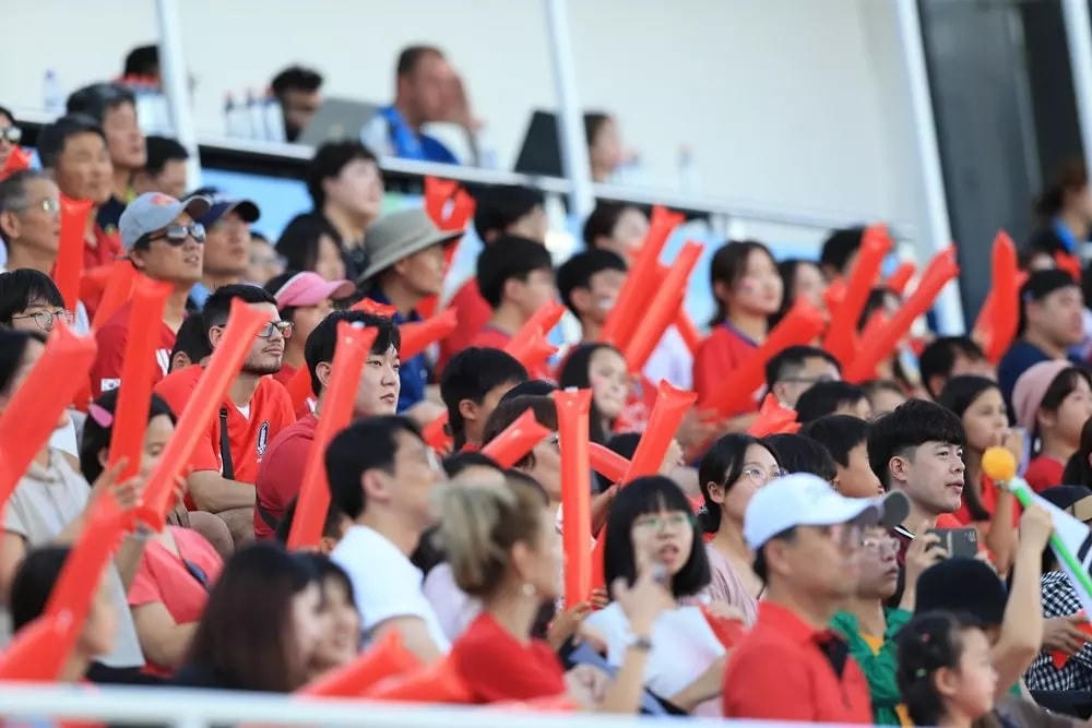 U23 Việt Nam nhận được sự cổ vũ cuồng nhiệt từ các khán đài.