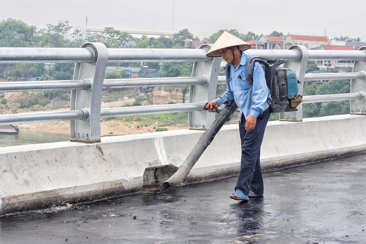 Ông Lê Ngọc Minh - Giám đốc Ban quản lý đầu tư xây dựng các công trình giao thông tỉnh Vĩnh Phúc cho biết, đến thời điểm này, nhà thầu thi công đã hoàn thành trên 90% khối lượng công việc, dự kiến sẽ hoàn thành đưa vào khai thác sử dụng vào cuối tháng 6/2023, sớm hơn 5 tháng so với hợp đồng mà các nhà thầu đã ký với chủ đầu tư.