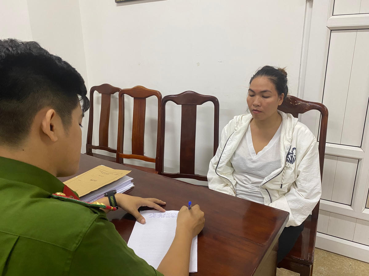 Đối tượng Nguyễn Thị Diệu Hiền tại cơ quan Công an.