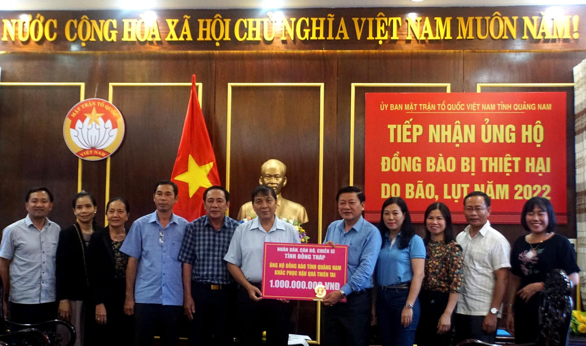 Mặt trận tỉnh Quảng Nam tiếp nhận 1 tỷ đồng ủng hộ khắc phục thiên tai.  