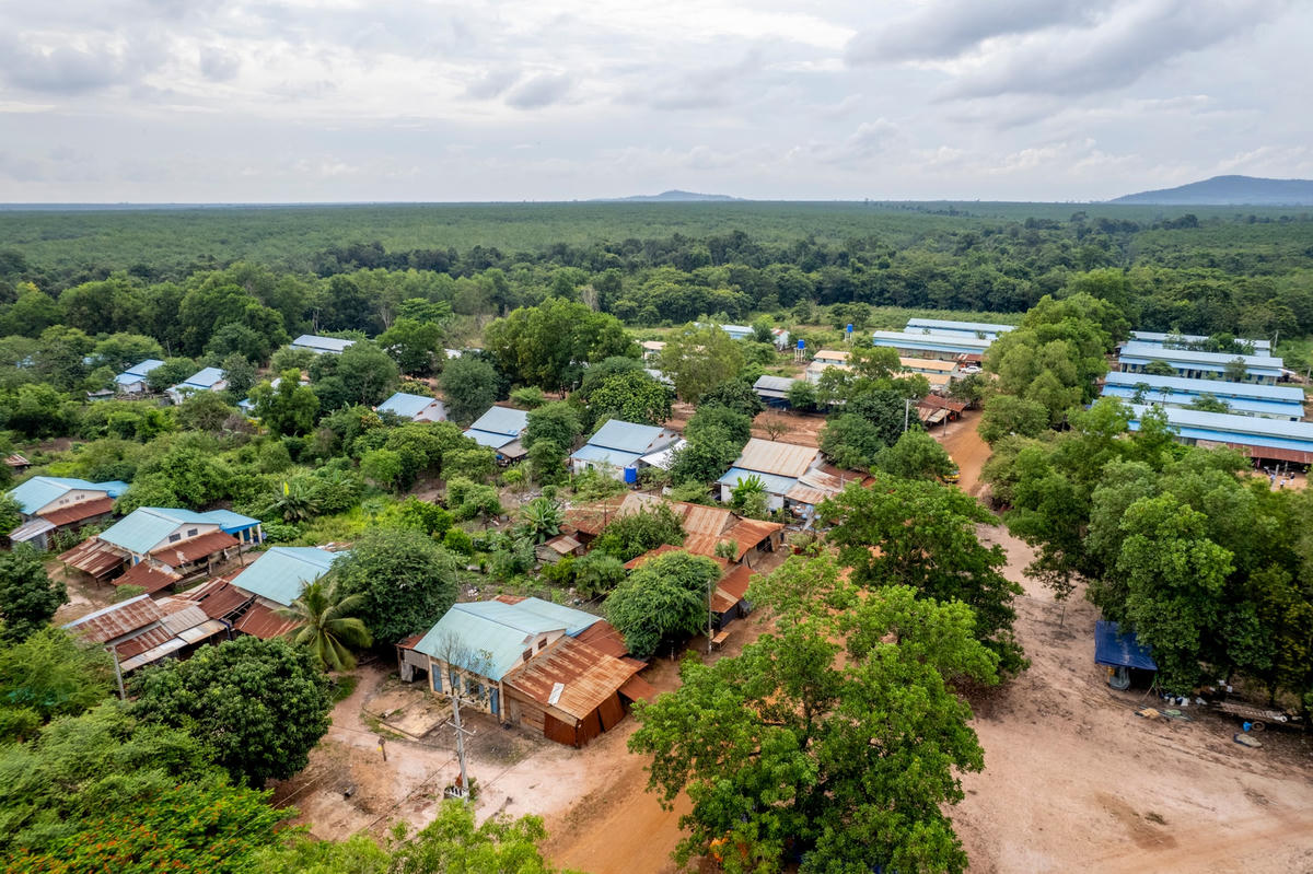 Những khu nhà ở công nhân khang trang, miễn phí giữa rừng cao su. (ảnh Phạm Nguyễn-Đoàn Xá). 