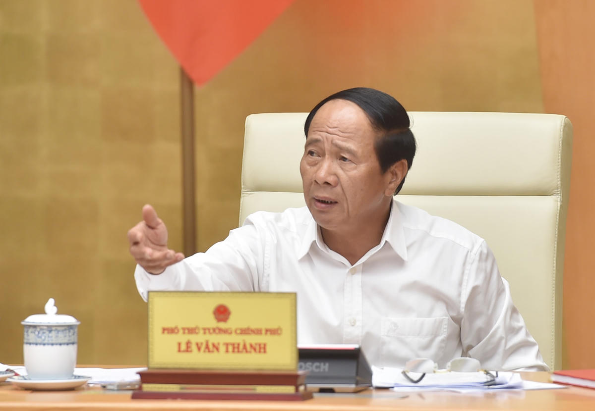 Phó Thủ tướng Lê Văn Thành phát biểu tại cuộc họp.