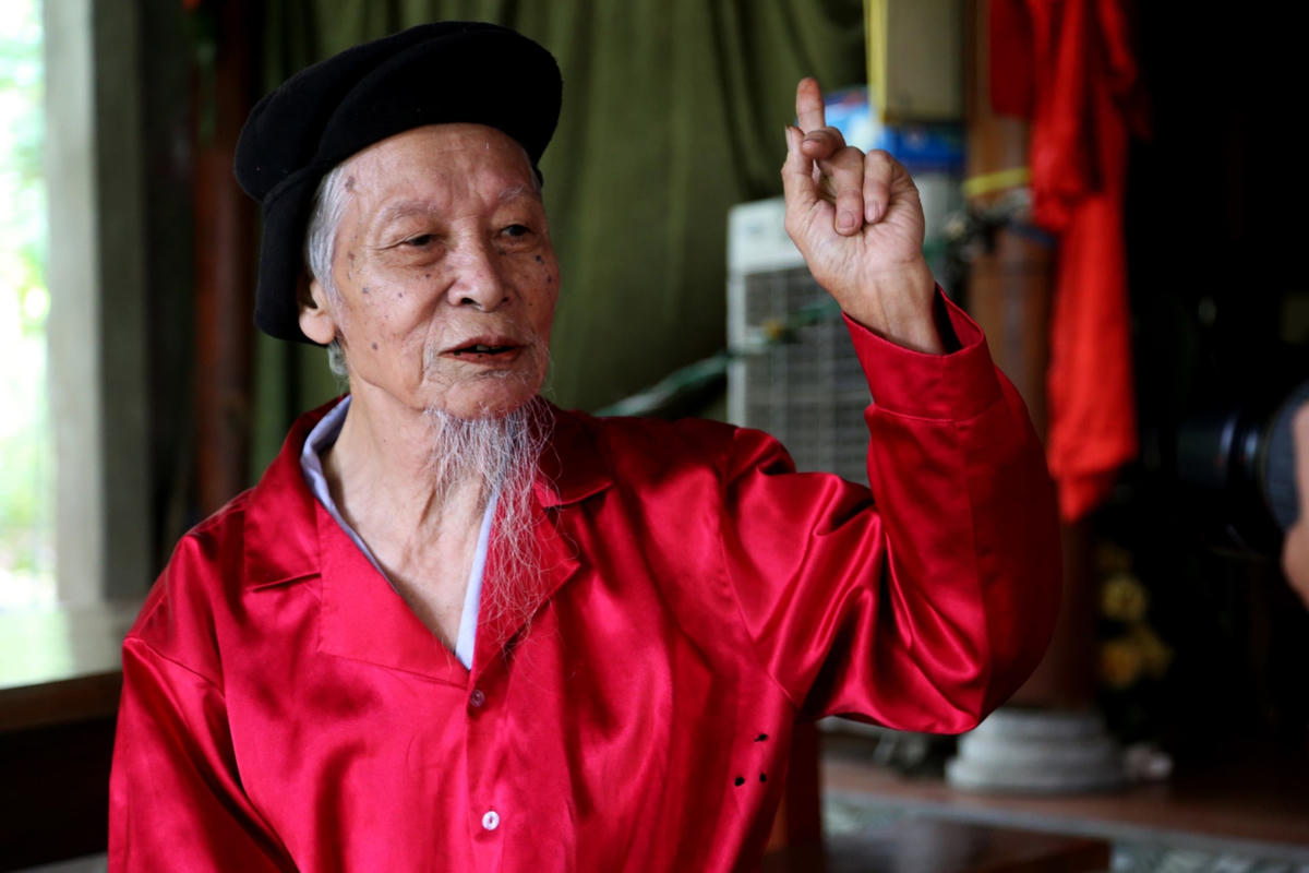 Cụ Trần Văn Nhung kể lại những câu chuyện lưu truyền nhiều huyền tích về báu vật vua Hàm Nghi ban tặng.