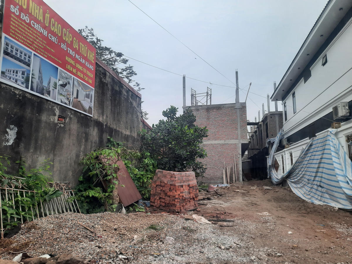 9 căn nhà liền kề xây dựng không giấy phép xây dựng.