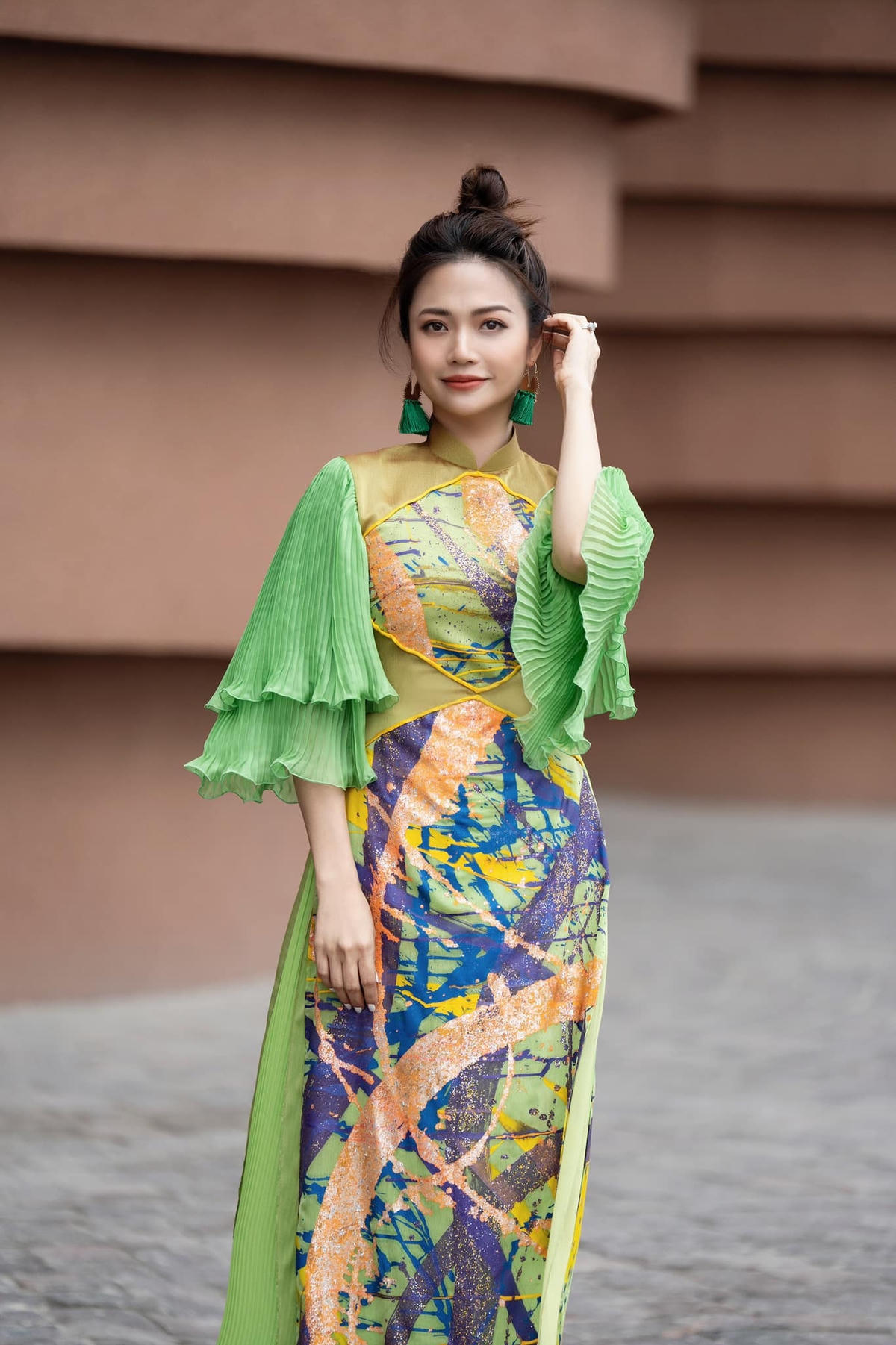 Được đạo diễn Đỗ Thanh Hải phát hiện và mời đóng vai Nhung trong phim “Phía trước là bầu trời” khi mới 20 tuổi, Kiều Anh được đánh giá cao về diễn xuất trong bộ phim đầu tay.